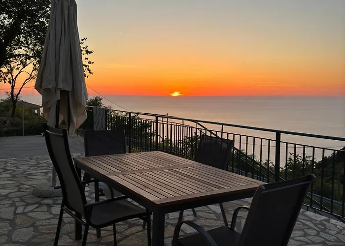 Anemar Lefkada 度假居 *